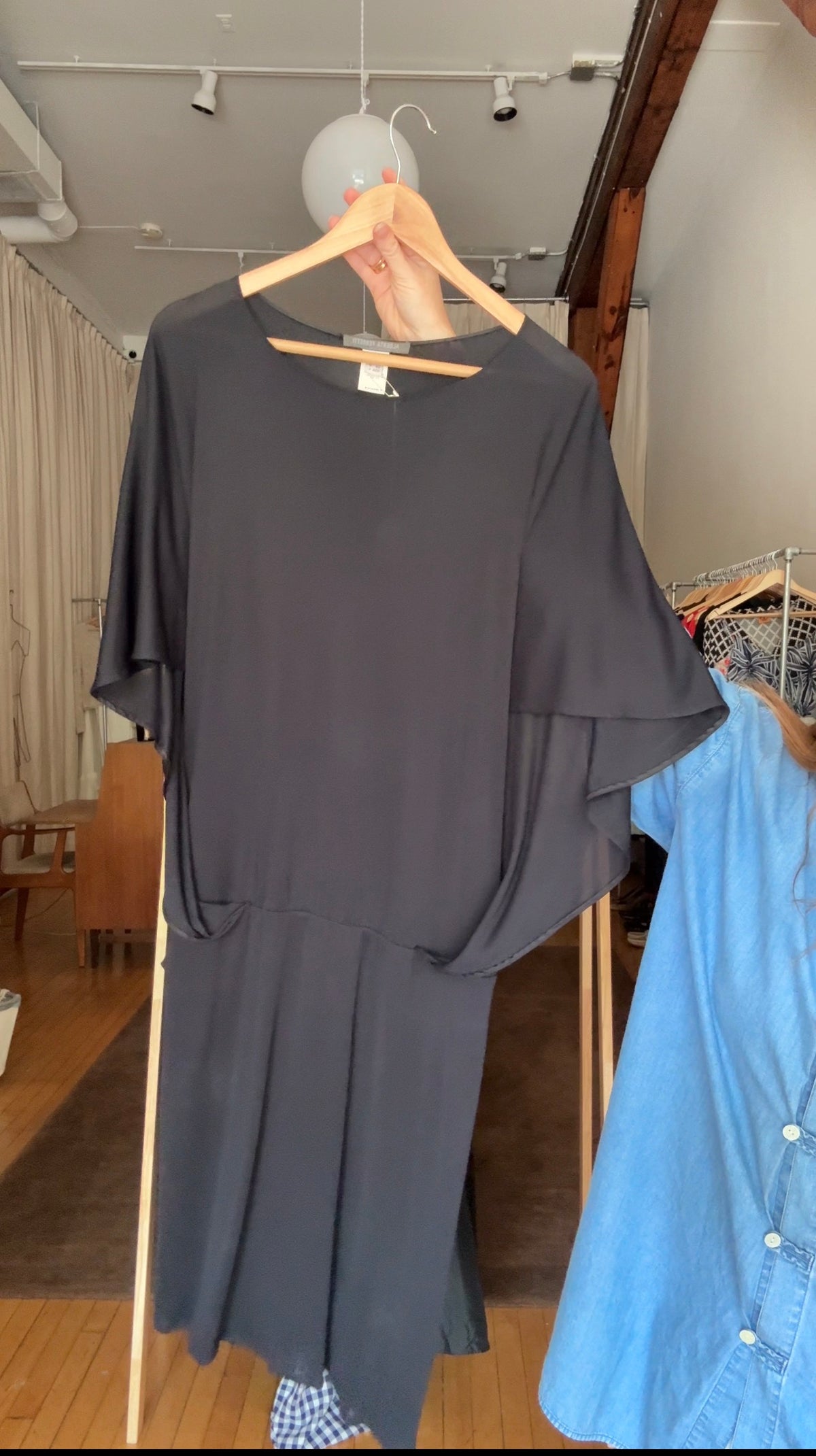 Vintage black stretchy short sleeve midi dress by Alberta Ferretti (4)