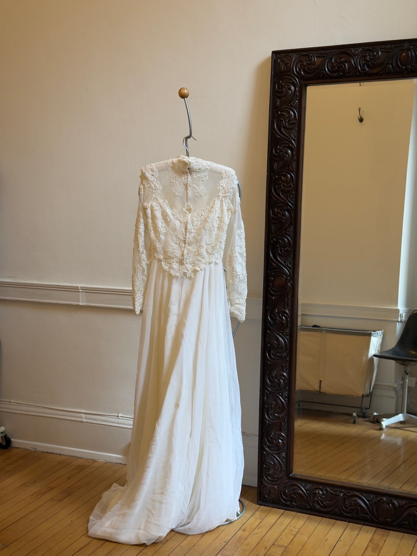 Vintage 80's Long Sleeved Lace Wedding Dress Vintage 80's Long Sleeved Lace Wedding Dress
