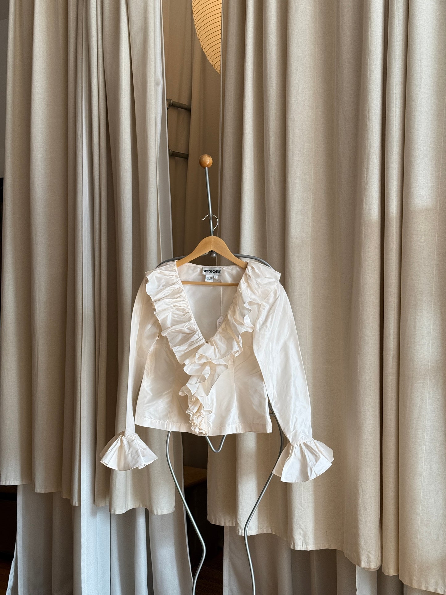 Vintage ivory 100% silk long sleeve ruffle top by Victor Costa (12)