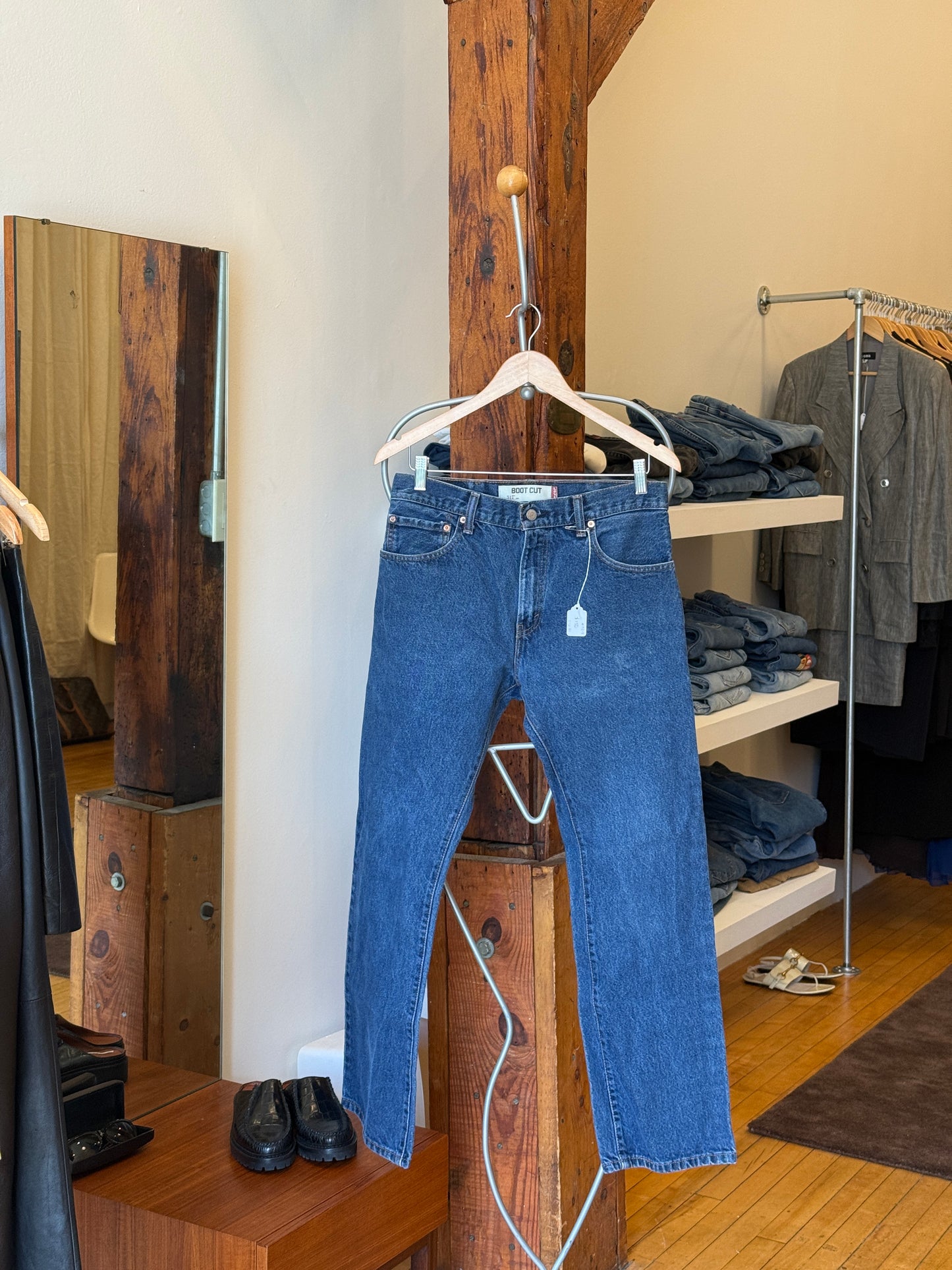 Vintage dark wash Levi's 517 jeans (31x30)