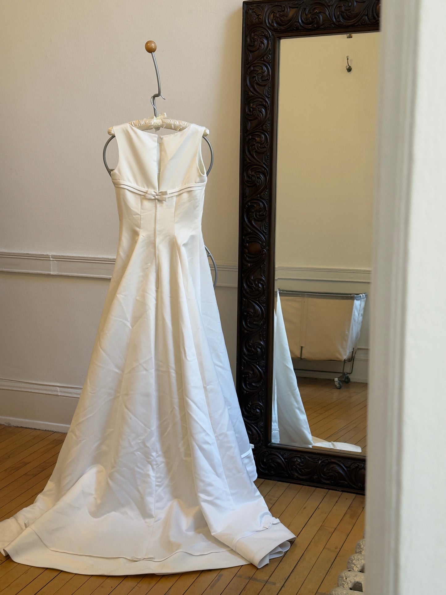 Vintage Y2K Satin Wedding Dress with Bow Details – Found by Steph