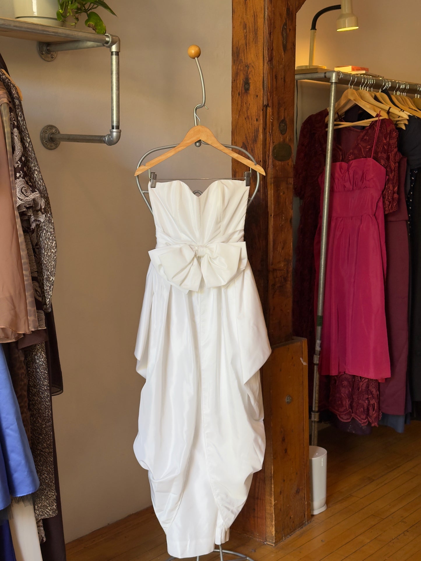 Vintage 80's Satin Strapless Bridal Dress with Large Bow and Voluminous Skirt