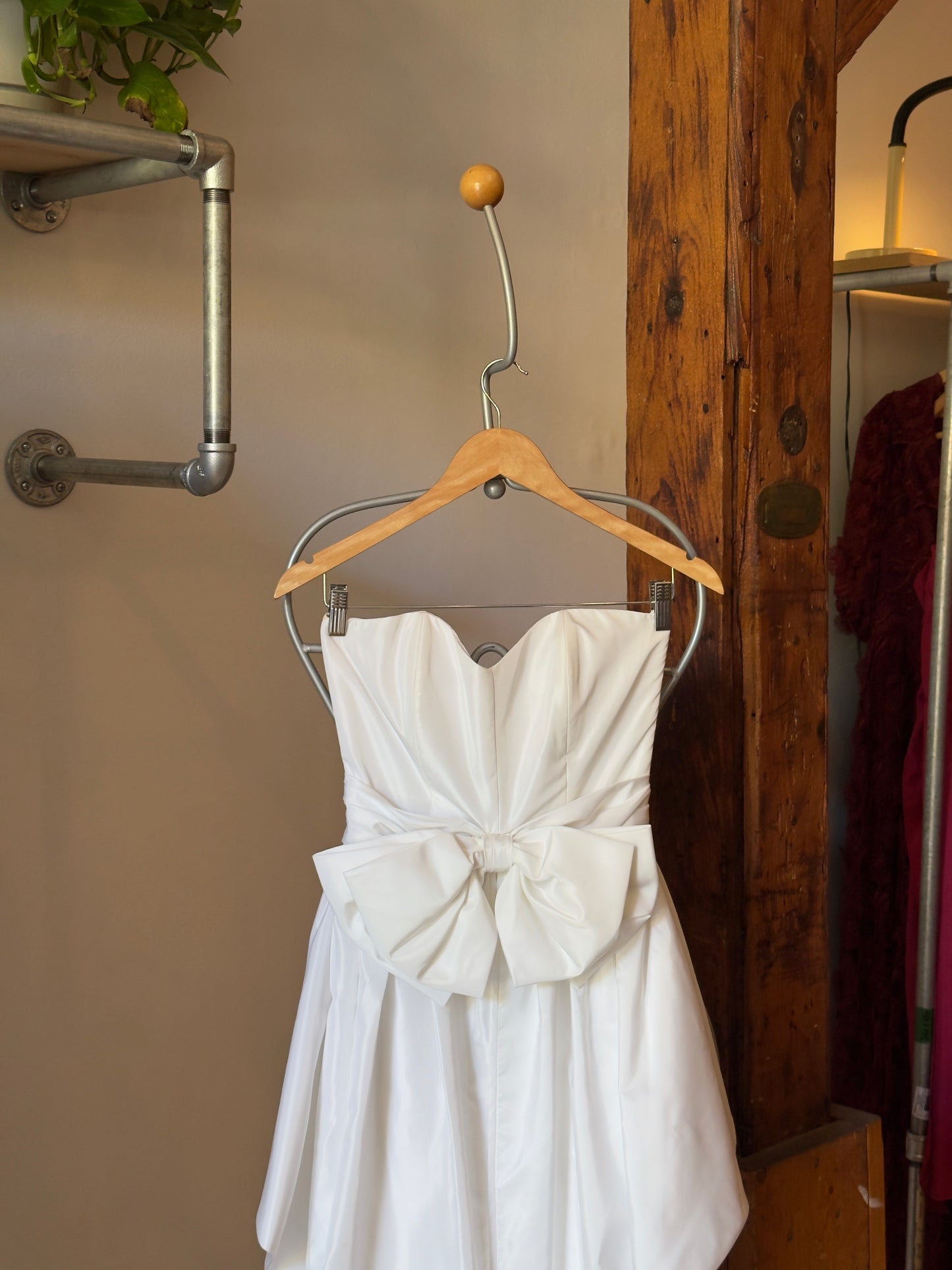 Vintage 80's Satin Strapless Bridal Dress with Large Bow and Voluminous Skirt