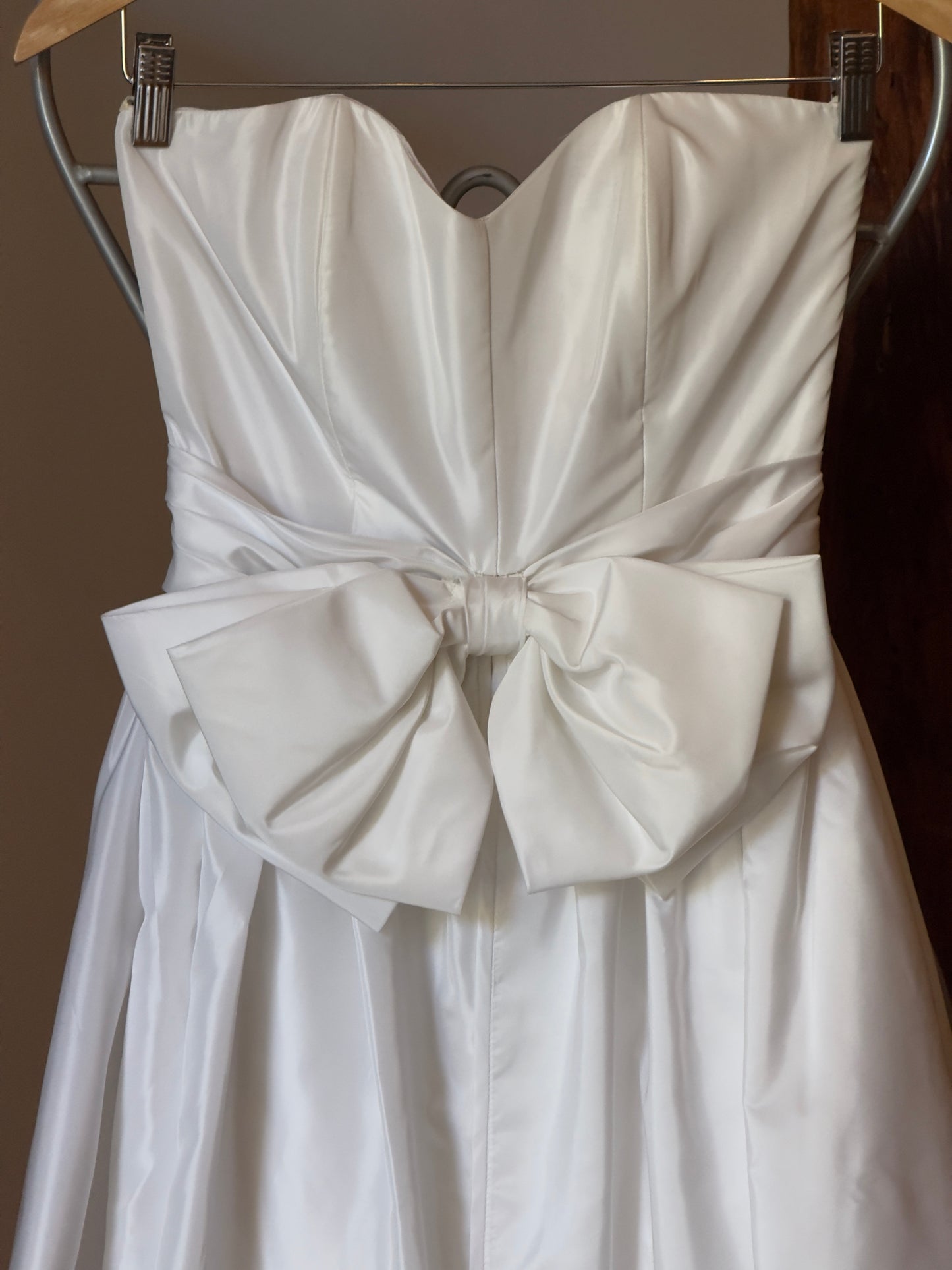 Vintage 80's Satin Strapless Bridal Dress with Large Bow and Voluminous Skirt