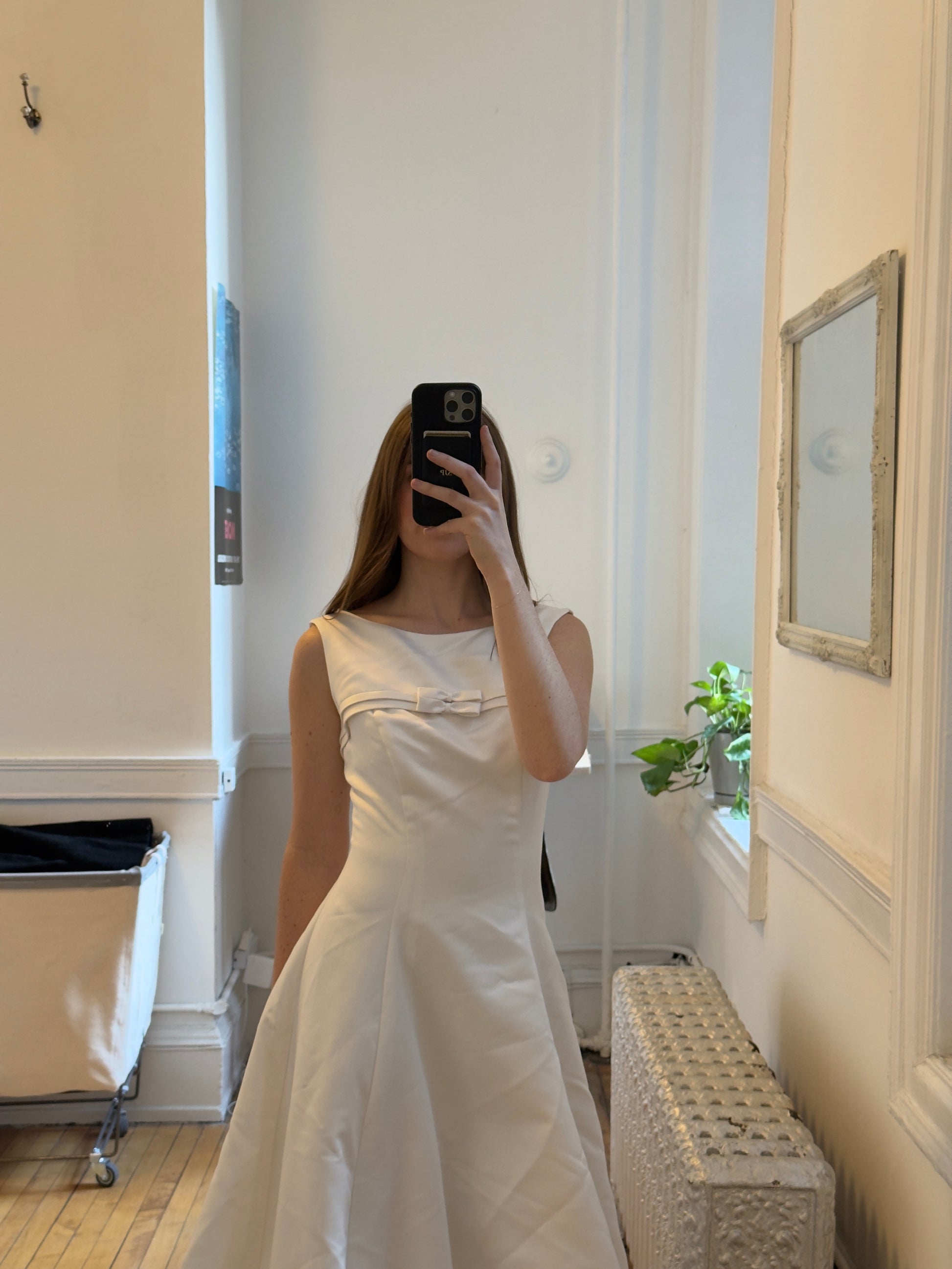Vintage Y2K Satin Wedding Dress with Bow Details – Found by Steph Vintage Y2K Satin Wedding Dress with Bow Details – Found by Steph