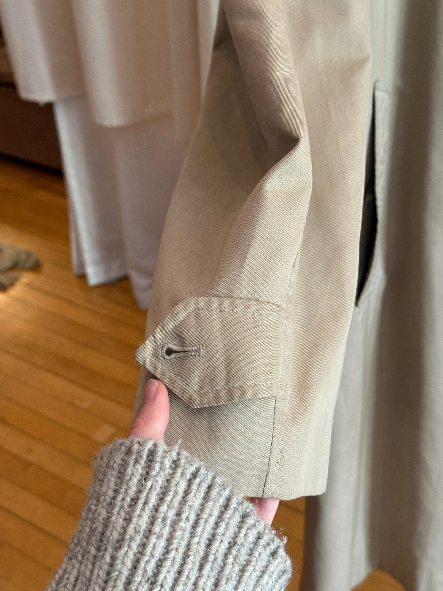 Vintage single breasted Burberry's trench coat with check lining