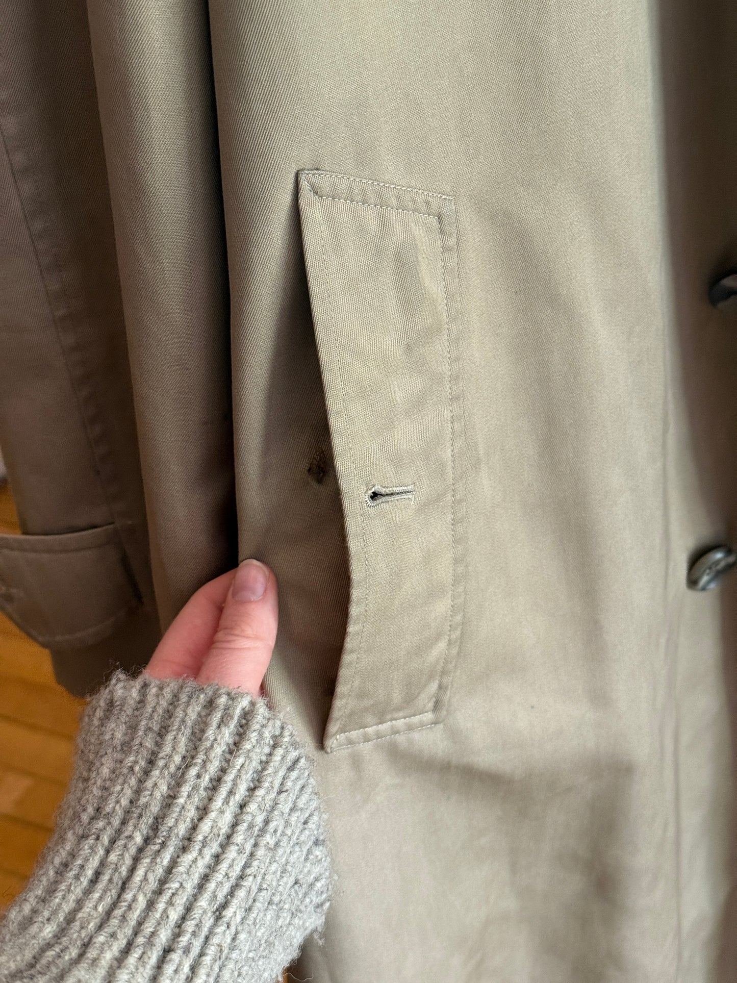 Vintage single breasted Burberry's trench coat with check lining