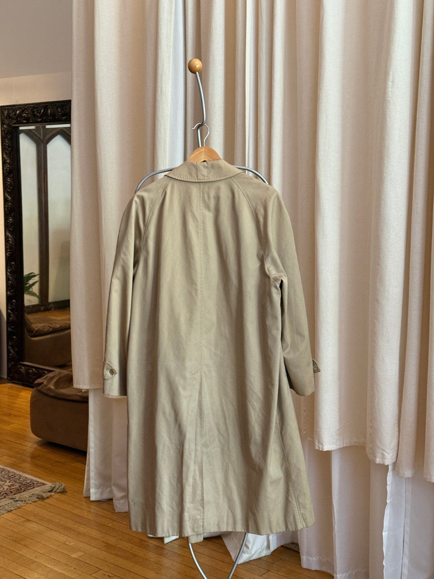 Vintage single breasted Burberry's trench coat with check lining