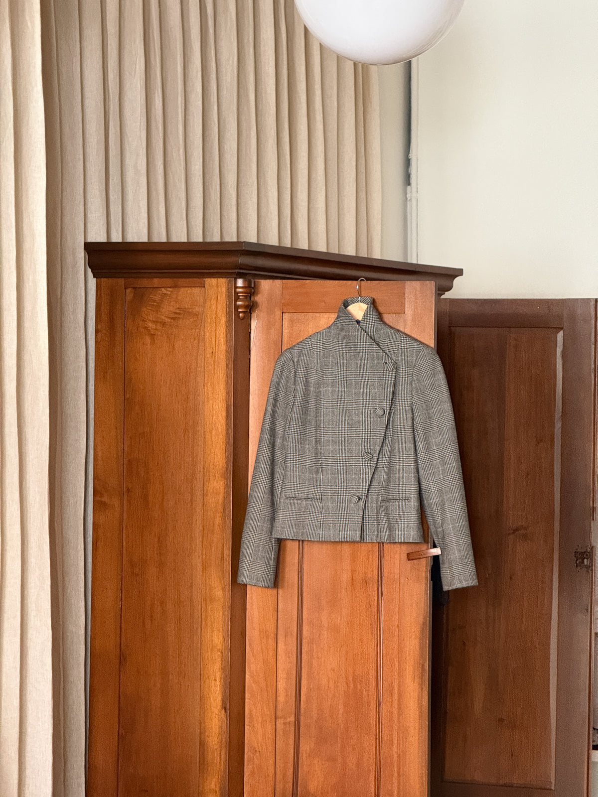 Vintage 100% wool black/ivory button-up asymmetrical blazer jacket by Ralph Lauren Collection (8)